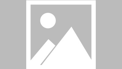谢尔基谈合照下蹲：我当时在体育部长女士旁边，我认为不应比她高